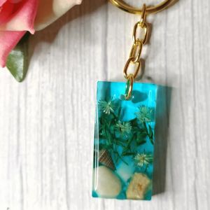 Personalized Resin Keychains With Flower Preservation
