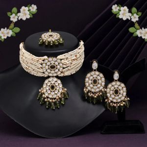 Mehendi Green Color Choker Kundan Necklace Set