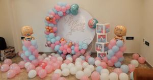 BABY SHOWER DECOR WITH BALLOON STANDEE & ARCH DECOR