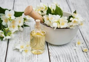 Jasmine Oil, Color : Pale Yellow, Form : Liquid