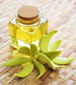 Ylang-ylang Ylang Ylang Oil, Form : Liquid, Purity : 90%