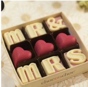 Gift Handmade Couple Chocolate, Taste : Sweet for Eating Use