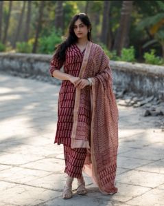 Maroon Maheshwari Silk Ladies Kurta Dupatta Sets