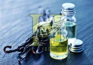 Vanilla Oil, Color : Pale Yellowish, Form : Liquid, Purity : 100%