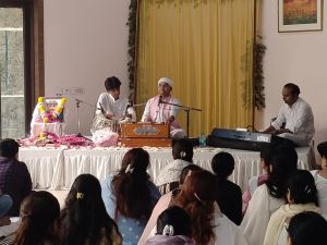 Prayer Meeting Bhajan Singer