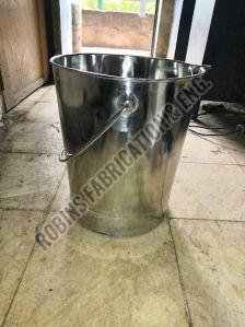 Standard Stainless Steel Buckets, For Household, Capacity : 15 Ltr.