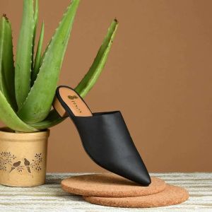 Women Black Solid Mules Shoes