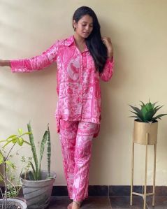 Women Trending Digital Print Pink Muslin Coord Set