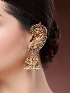 Karatcart Gold Plated Red and Green Peacock Shape Kaanchain Jhumki Earrings