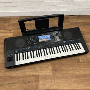 Yamaha psr-sx900 61-key High-level Arranger Workstation Keyboard