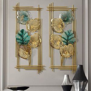 Polished Metal Leaf Frame Wall Decor Art for Decorative Purposes
