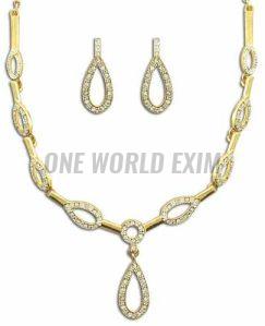 18 Carat Gold Diamond Necklace Set Elegant, Classic