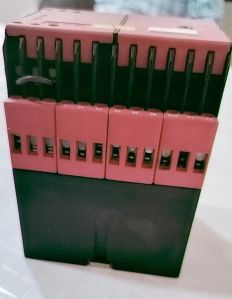 Schneider XPSAT5110 Safety Relay