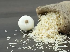 dehydrated white onion flakes
