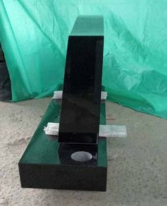 Absolute Black Slant Granite Monument, Thickness : 30 To 50 Mm