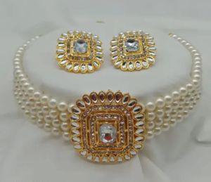 Stylish Kundan & Pearl Square Choker Set
