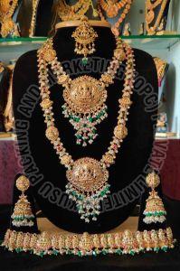 Metal Multi Stone Antique Bridal Jewellery Set