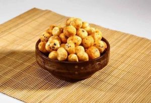 Crispy Roasted Foxnuts, Color : Golden for Snacking, Gifting