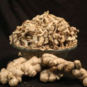 Dehydrated Ginger Flakes, Form : Powder, Shelf Life : 12 Months