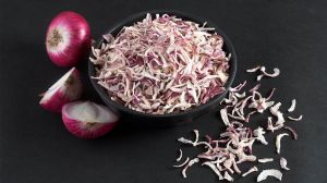 dehydrated red onion flakes