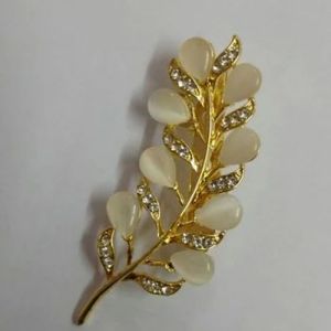 Pearl Saree Brooch Pin, Color : Golden