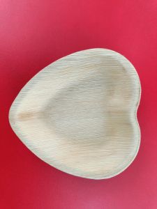 Plain Polished Heart Shape Areca Plate, Packaging Type : Creamy
