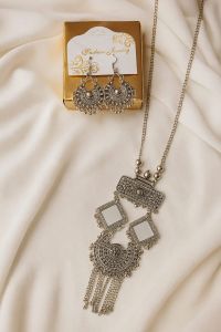 Metal Alloy Silver Plated Necklace Set Versatile for Casual Or Formal