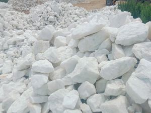 quartz lump, Color : White, Form : Solid