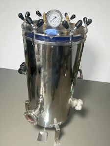 Vertical Autoclave Sterilizer, Brand Name : Rosco
