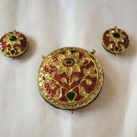 Antique kundan pendant with studds
