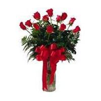 12 Red Rose Bouquet in Wase