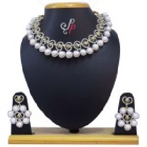 Pearl Necklace Set in Hearts studded with zircons
