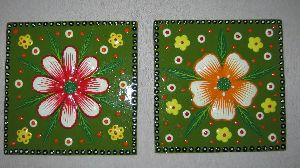 Wooden Coaster Set With Dotted Flower