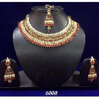 Traditional Artificial Necklace Set