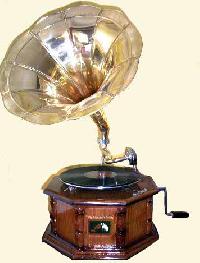 GR - 1 8-Corner Antique Gramophones