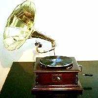 GR - 2 4-Corner Gramophones