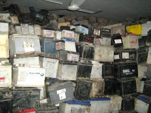 Batteries & Charge Storage Devices