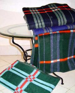 Woolen Refugee Blanket (03)