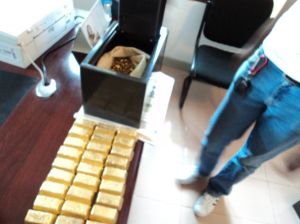 Au Gold Dust,  Color : Golden