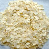 dried garlic flakes
