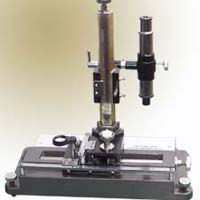 Three Motion Travelling Microscope