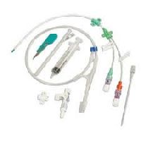 arrow or edwards triple lumen catheter