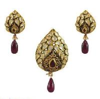 Kundan Pendants