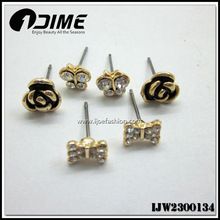 Earrings,  Packaging Type : Jewelry Box