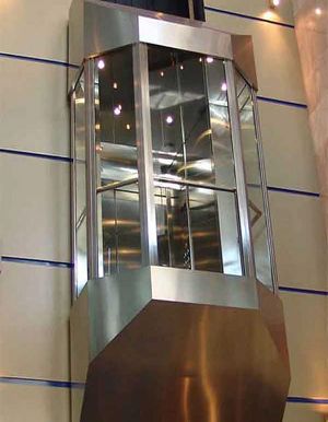 Capsule / Glass Lift