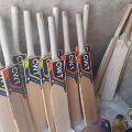 Kashmir Willow Wood 850-900 Gm Creamy Plain kashmiri willow cricket bat