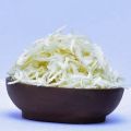 White dehydrated onion flakes