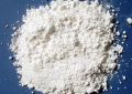 White calcium carbonate powder